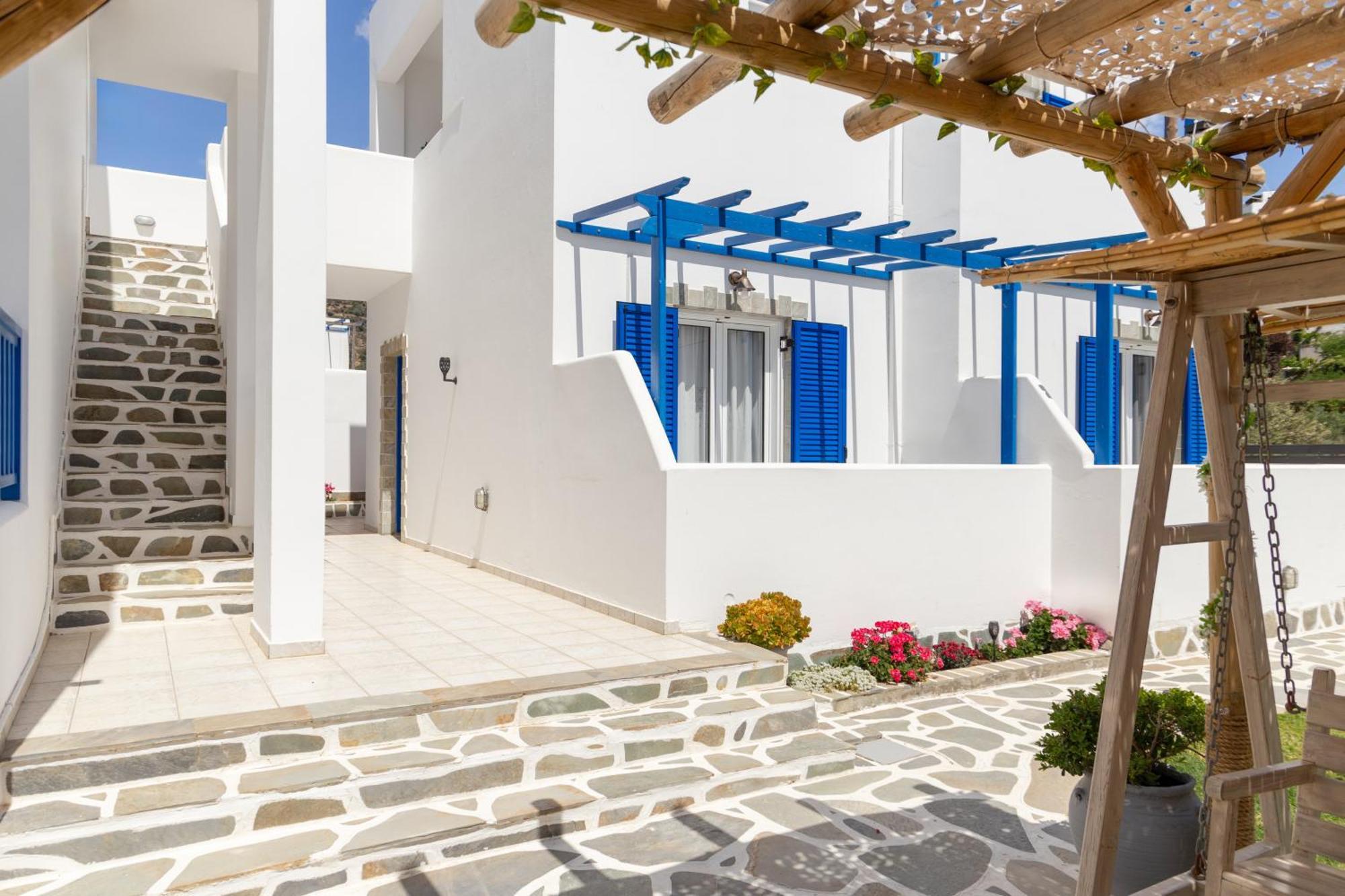 Nissea Studios - πρώην Dora 2 Studios - Μπατσί Εξωτερικό φωτογραφία